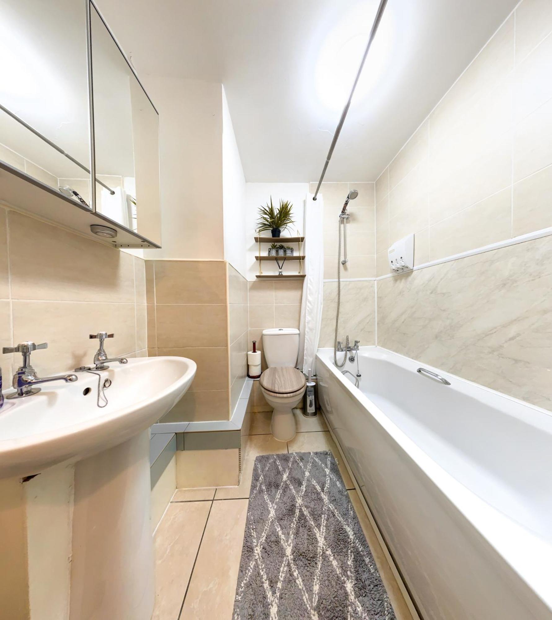 Apartment Sidemersey Livings - And Quiet 2-bedroom *
